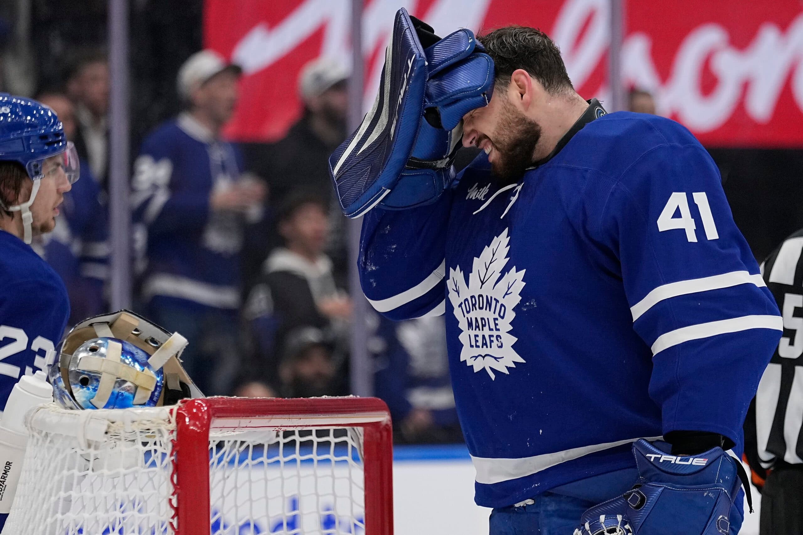 Leafs’ Anthony Stolarz leaves Game 1 against Panthers
