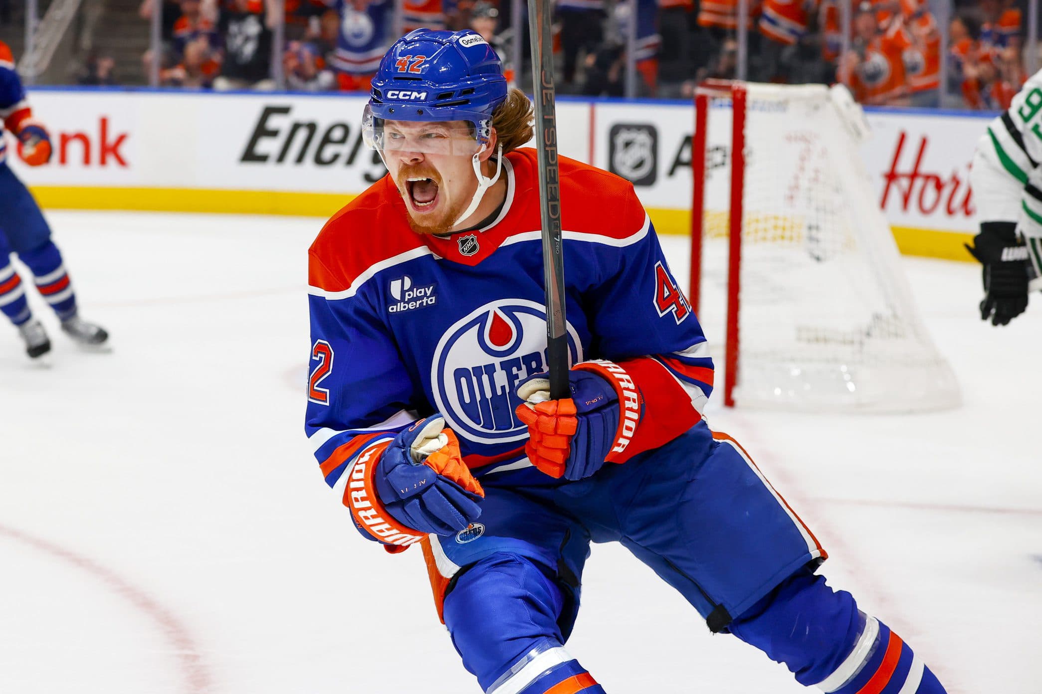 Oilers re-sign Kasperi Kapanen to one-year contract