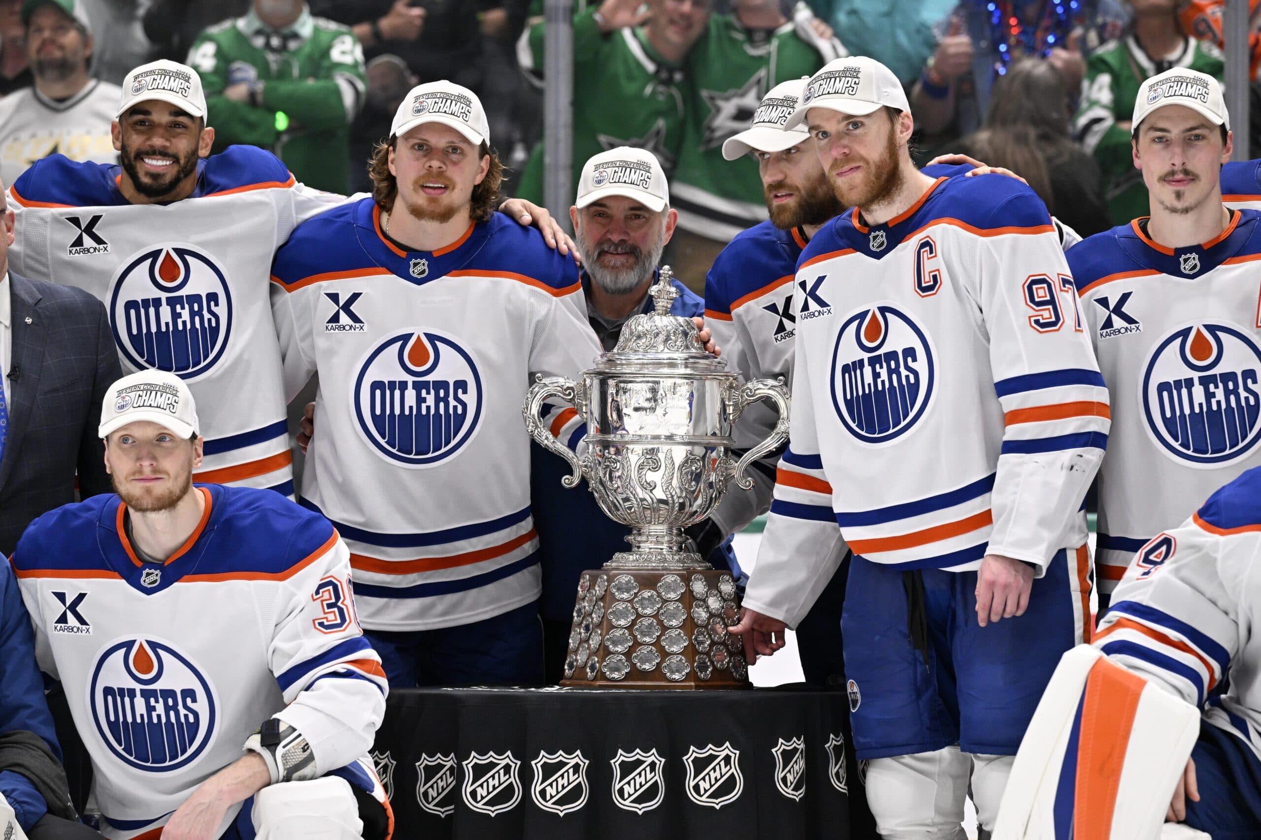 The Edmonton Oilers pose with the trophy after winning the Western Conference Final of the 2025 Stanley Cup Playoffs at American Airlines Center.