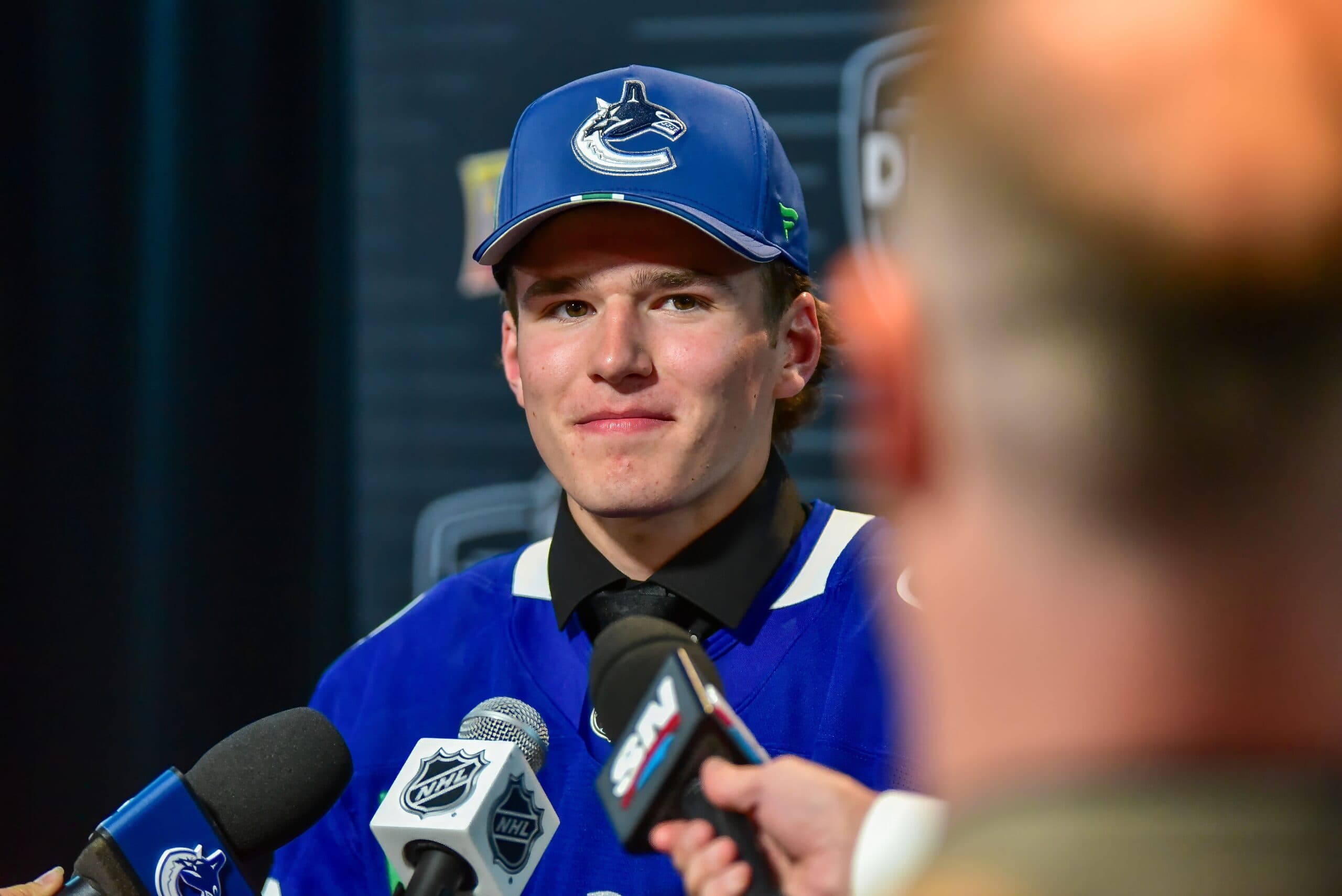 Canucks sign 2025 first-round pick Braeden Cootes to three-year ELC