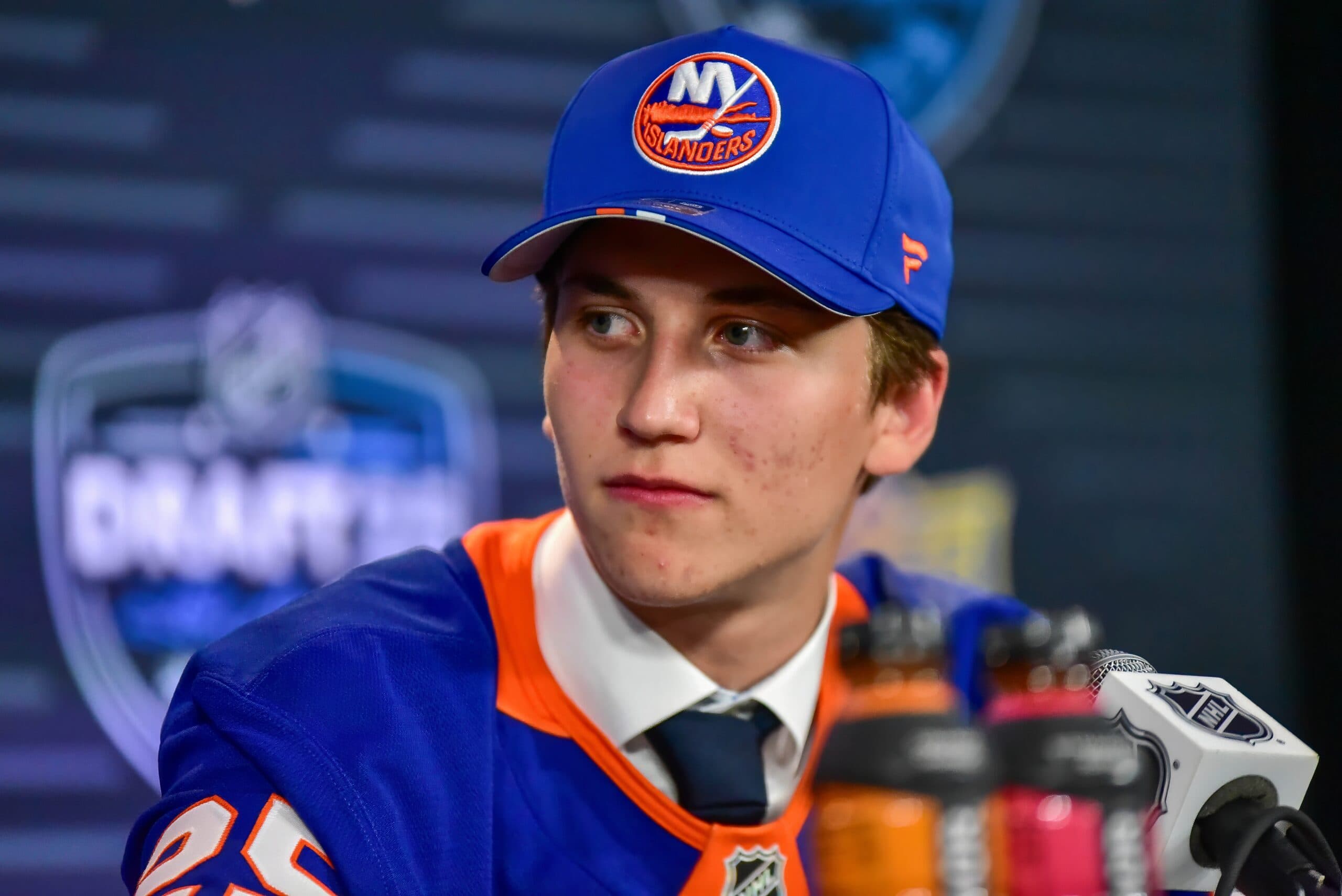 Islanders sign Victor Eklund to three-year, entry-level contract