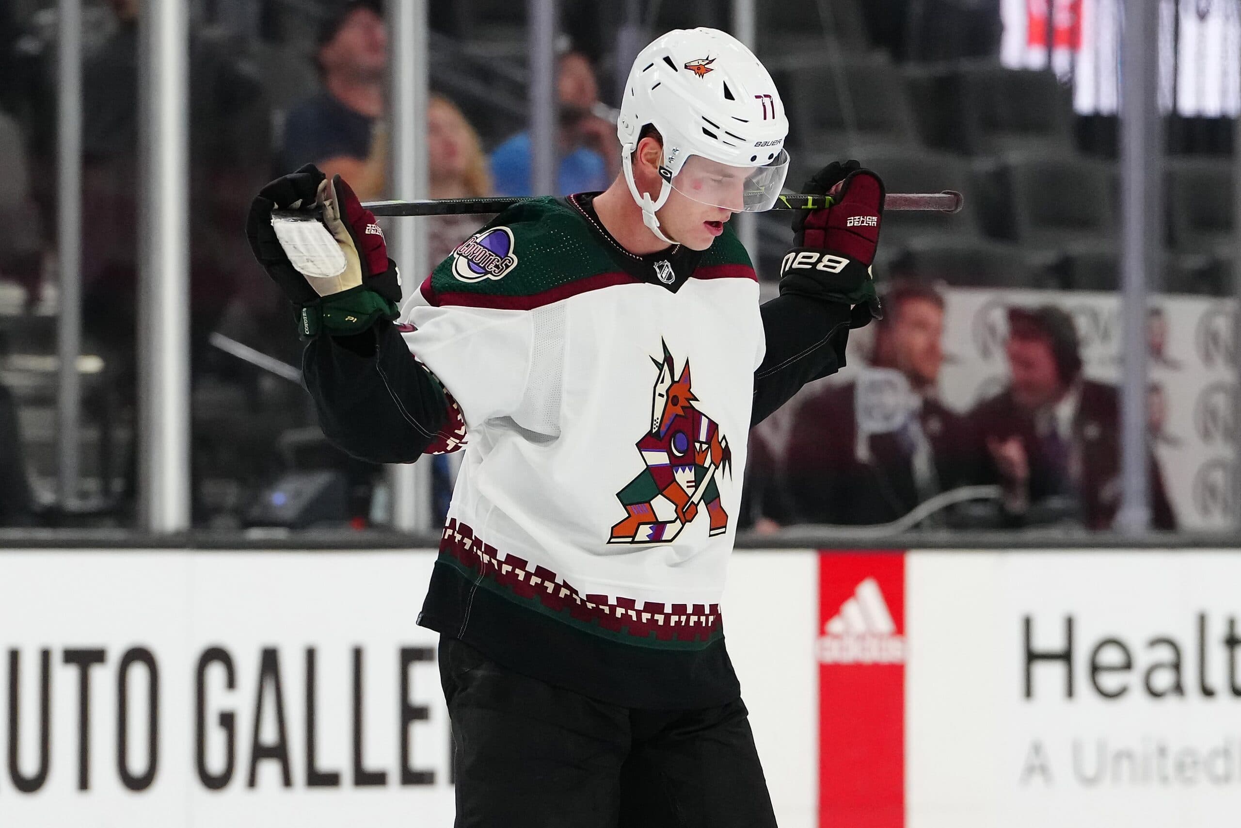 Bruins sign Victor Soderstrom to one-year contract