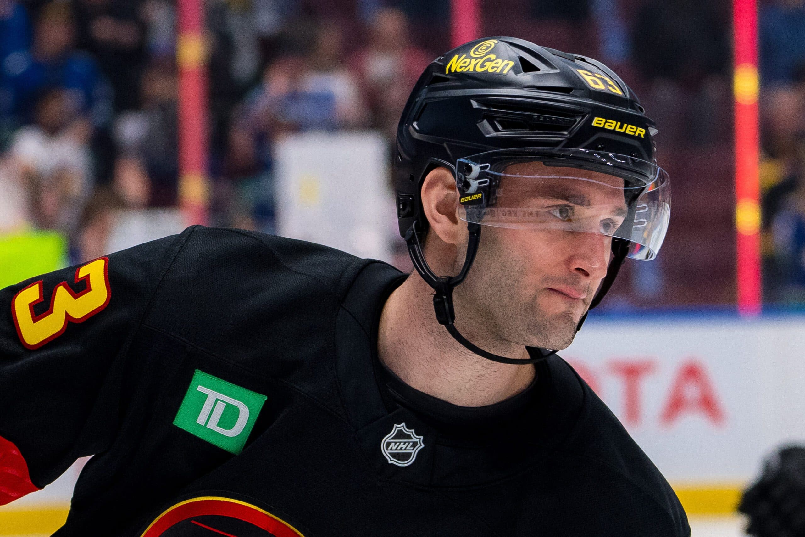 Canucks sign Max Sasson to one-year contract extension