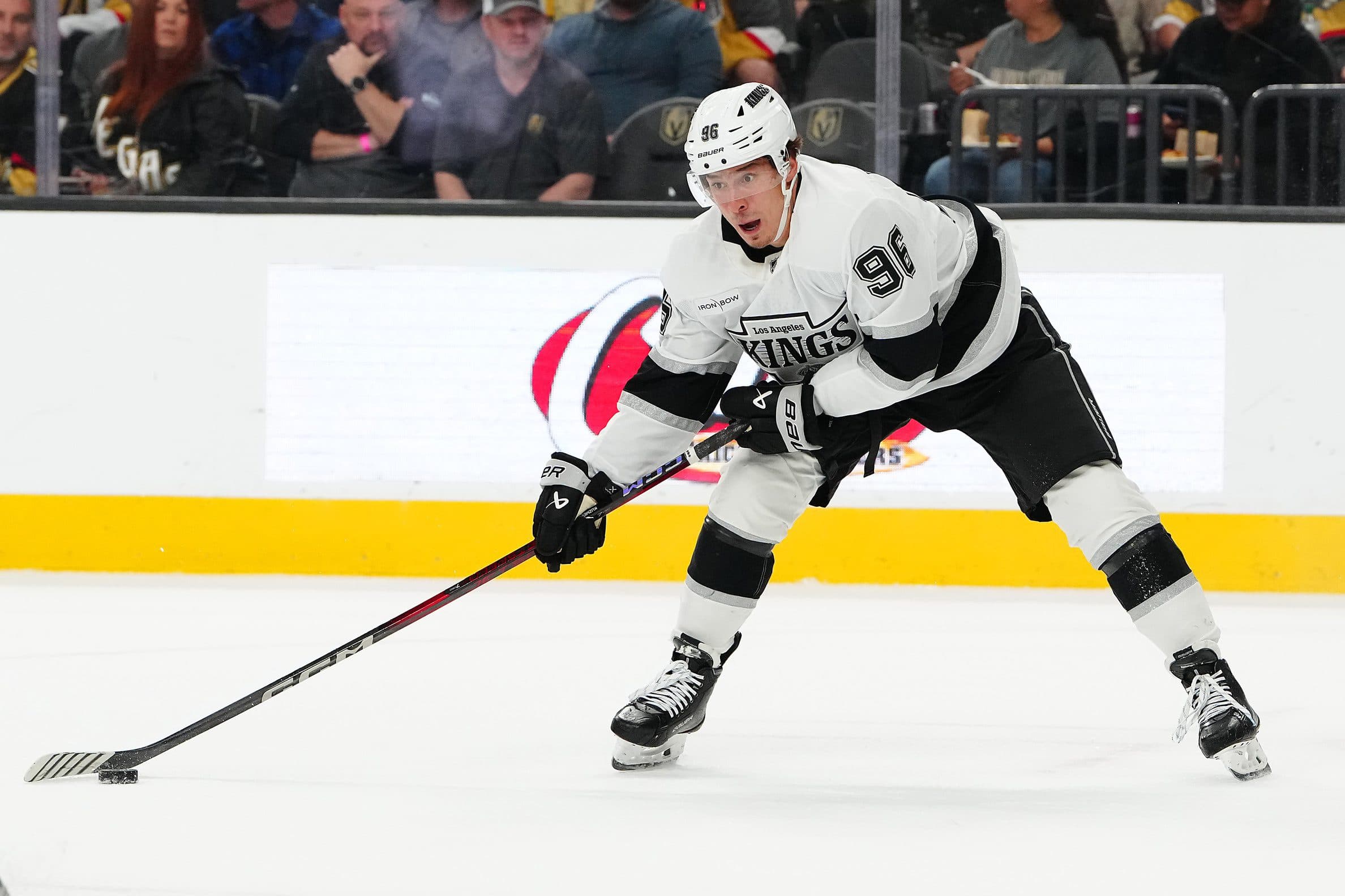 Los Angeles Kings re-sign Andrei Kuzmenko to one-year contract
