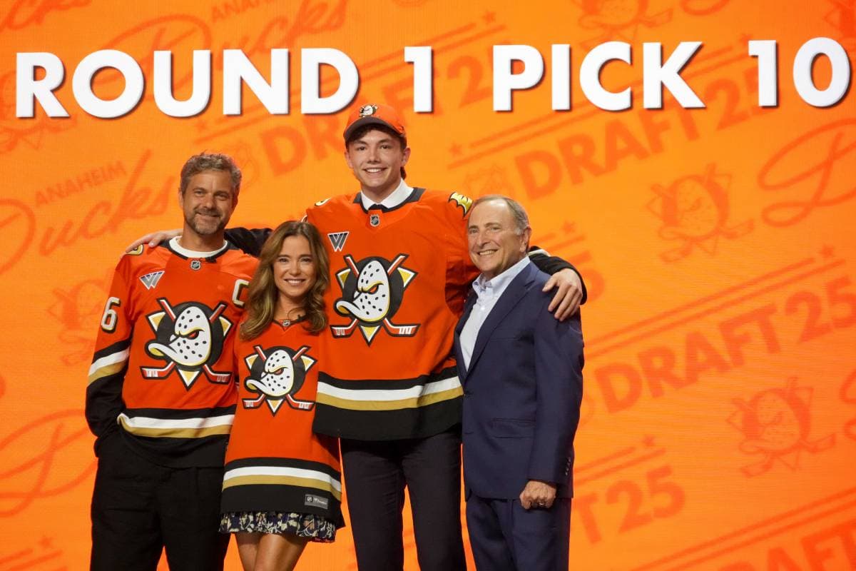 Ducks fly Roger McQueen to Disneyland in helicopter after drafting him No. 10 overall