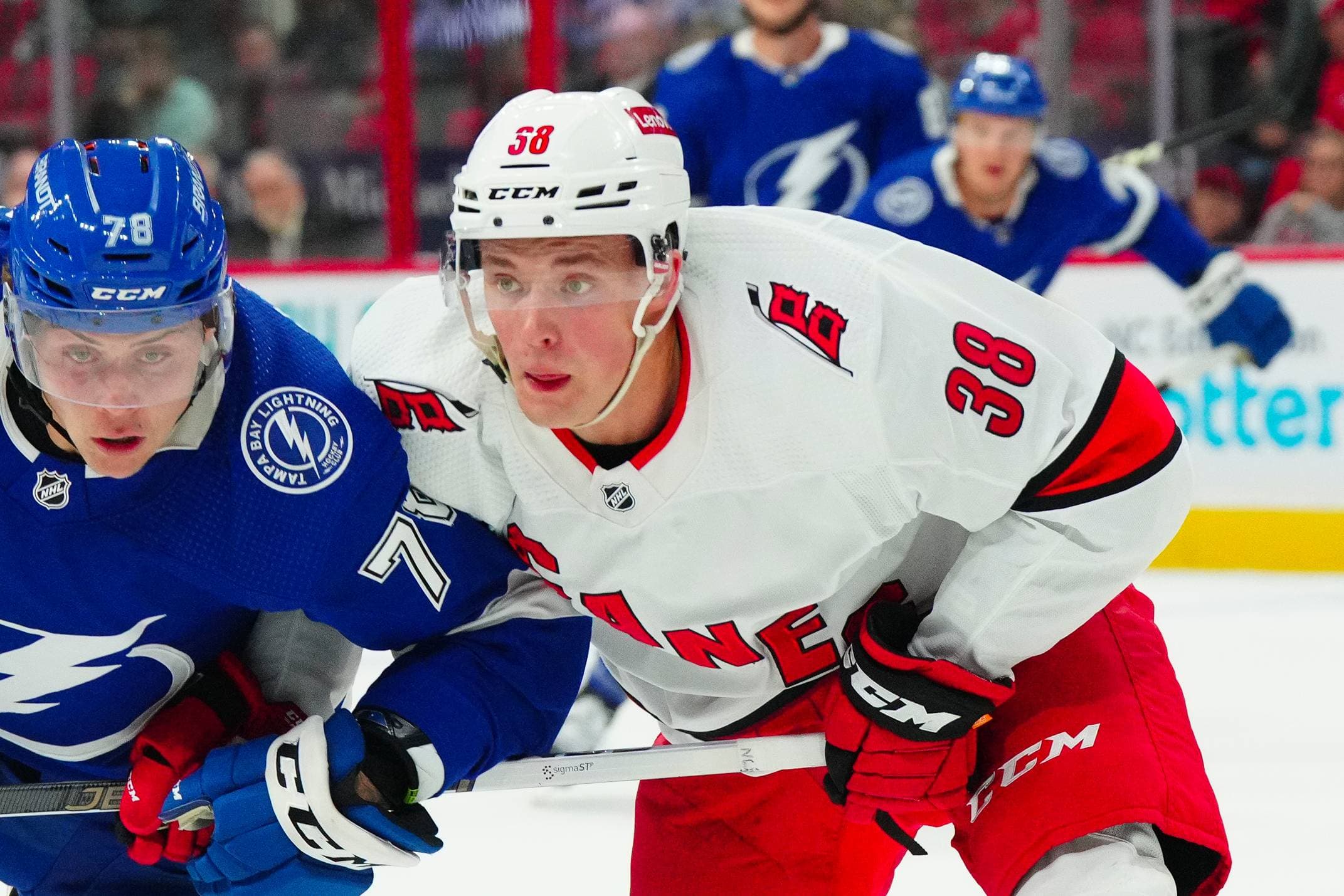 Hurricanes sign Noel Gunler to one-year deal