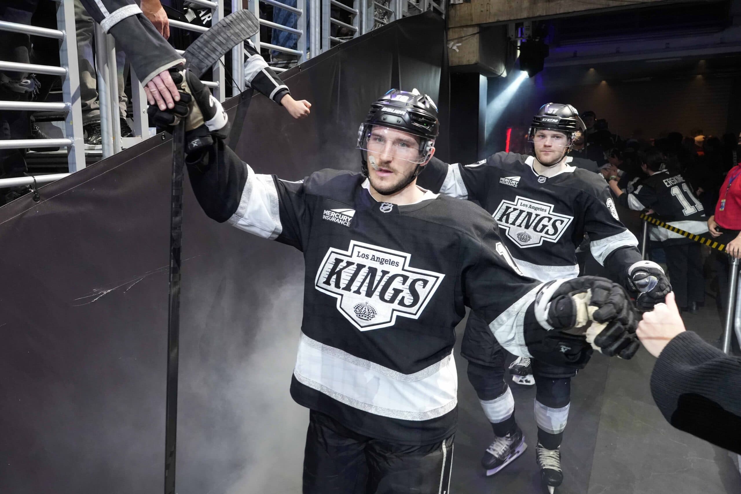 Bruins sign Tanner Jeannot to five-year contract