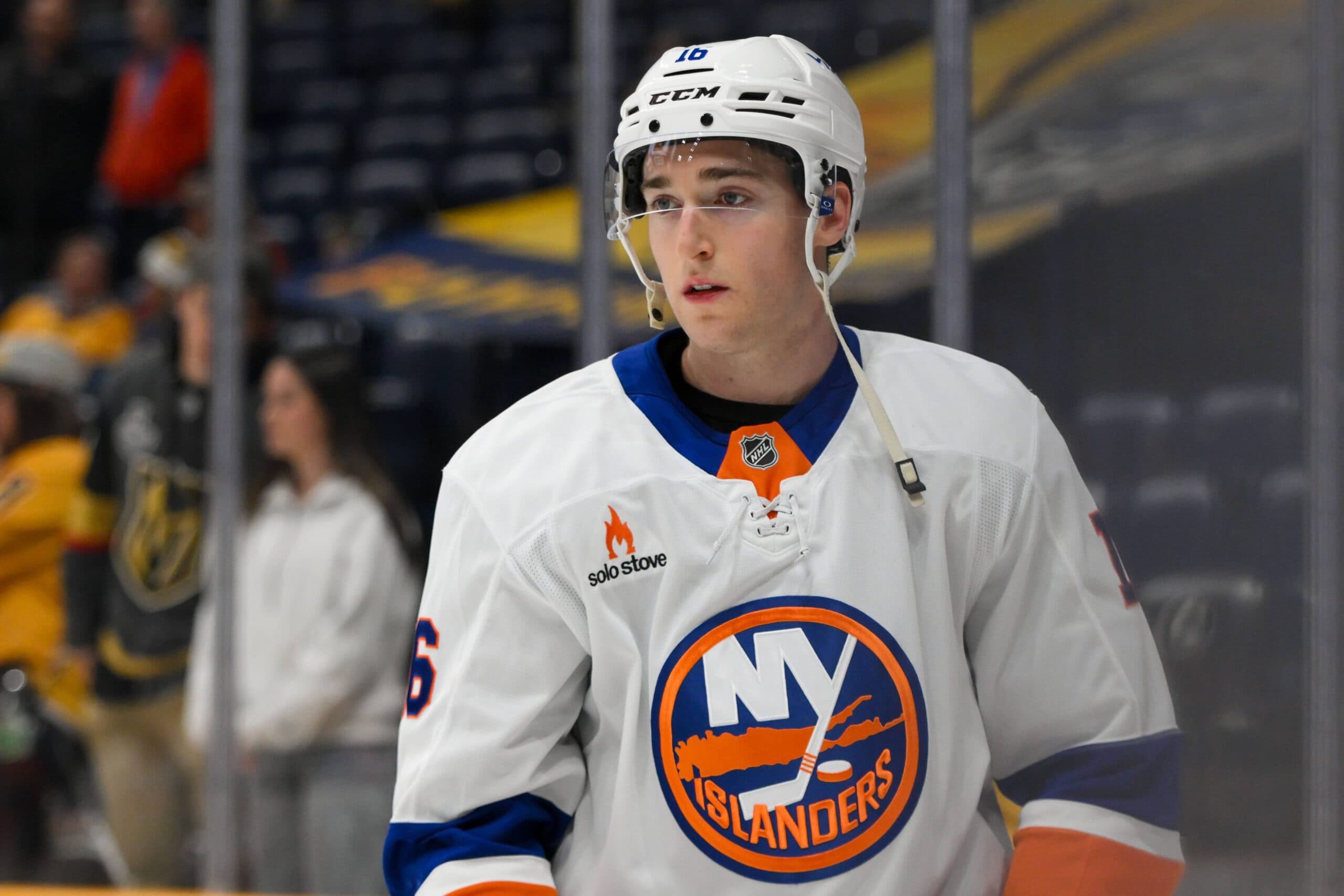 Islanders re-sign Marc Gatcomb to one-year contract