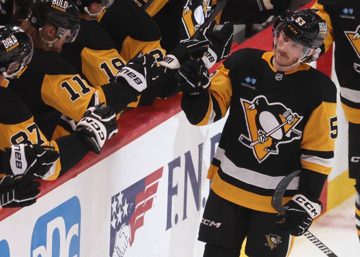 Philip Tomasino signs one-year contract with Penguins