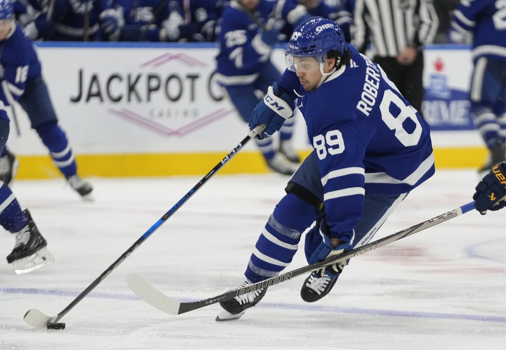 Maple Leafs sign Nick Robertson to one-year contract