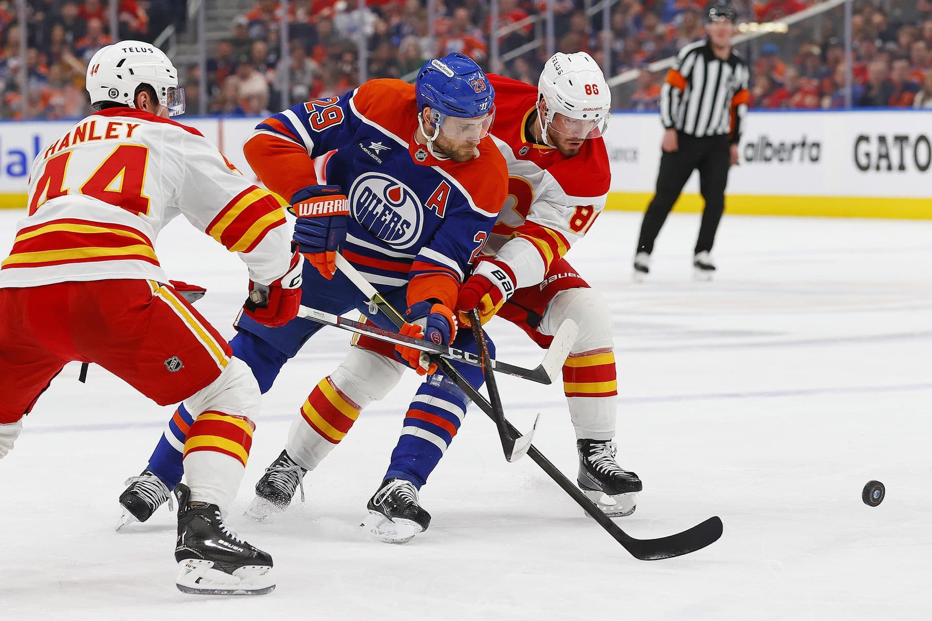 Edmonton Oilers forward Leon Draisaitl (29) and Calgary Flames forward Joel Farabee (86) battle for a loose puck during the first period at Rogers Place.
