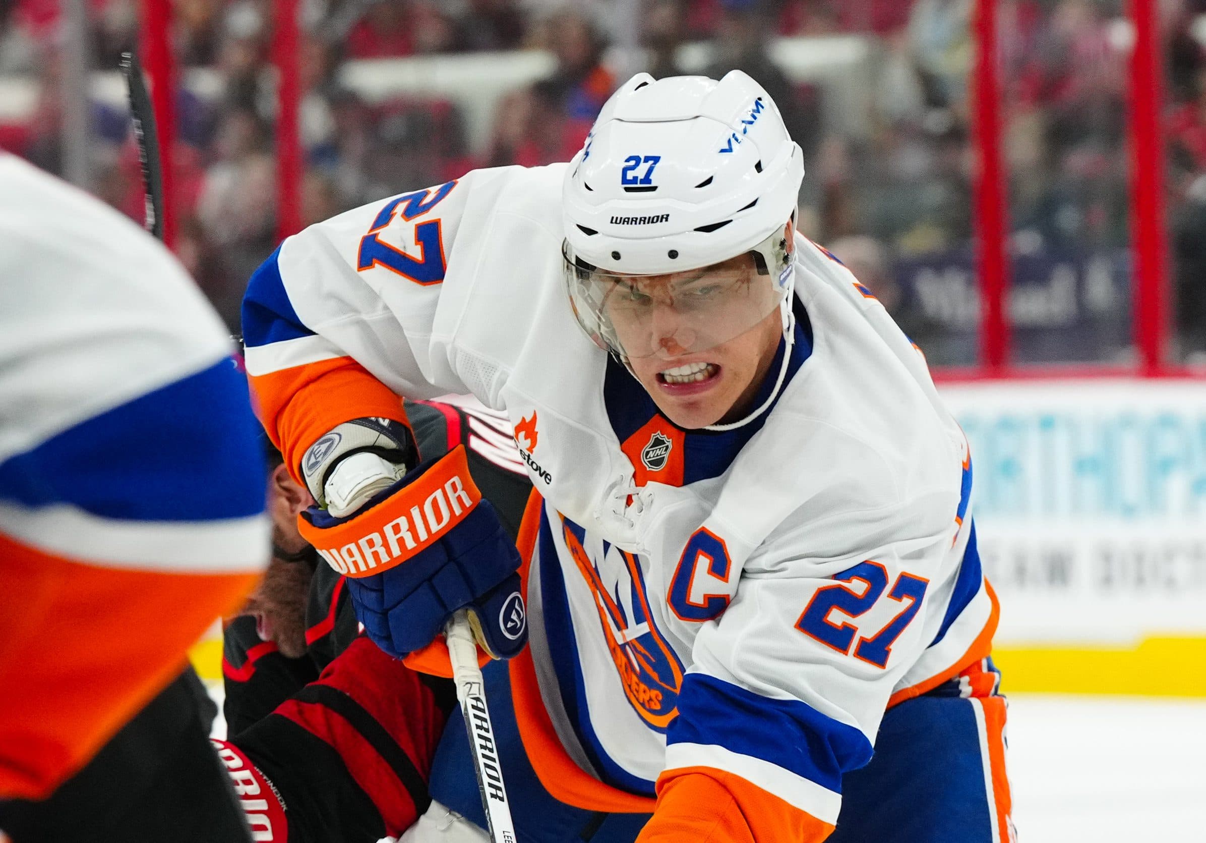 Islanders’ Anders Lee out 1-2 weeks with upper-body injury