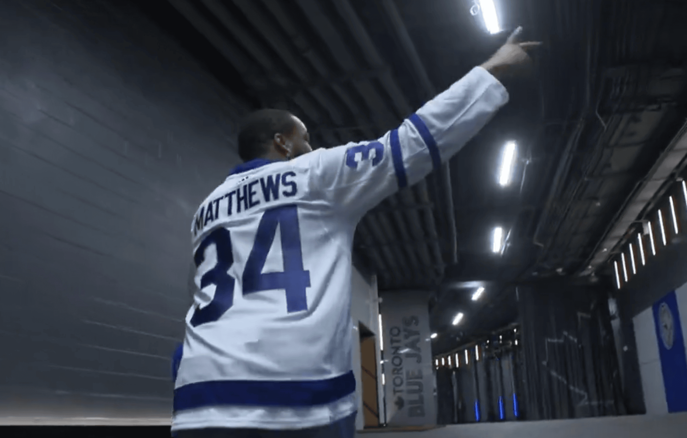Blue Jays’ Vladimir Guerrero wears Auston Matthews’ Leafs jersey ahead of ALCS Game 7