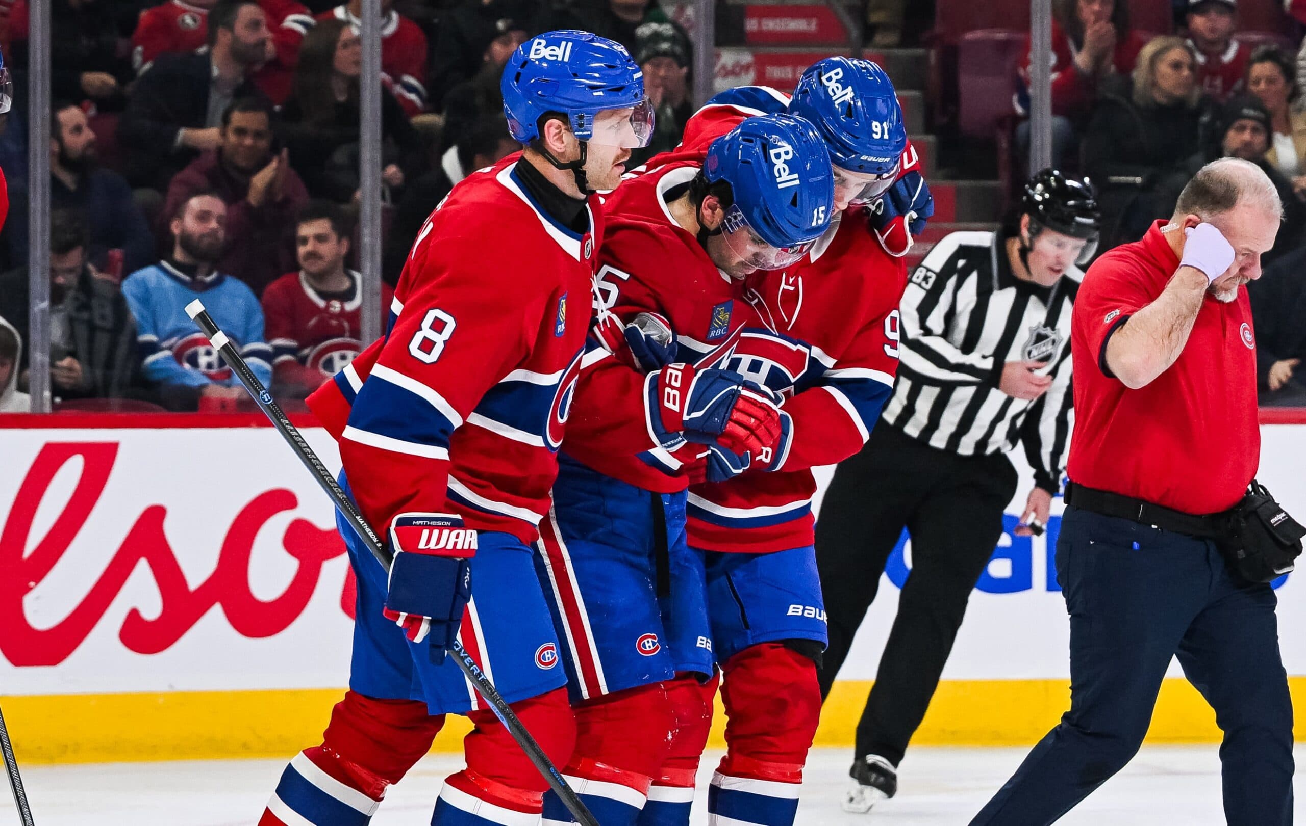 Canadiens Alex Newhook leaves game against Stars with injury