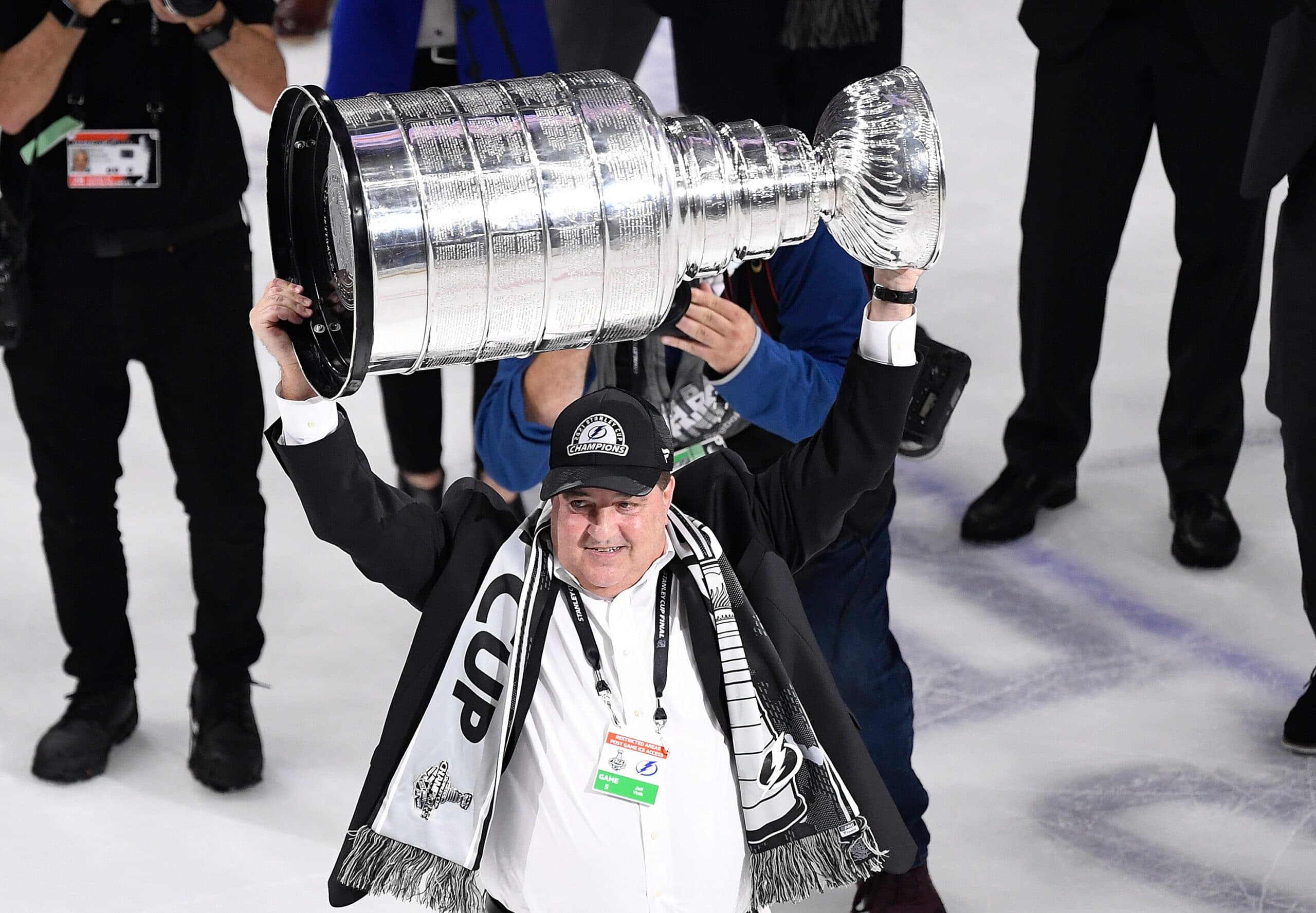 Lightning owner Jeff Vinik suffers ‘major leg fracture’ in snowmobile accident