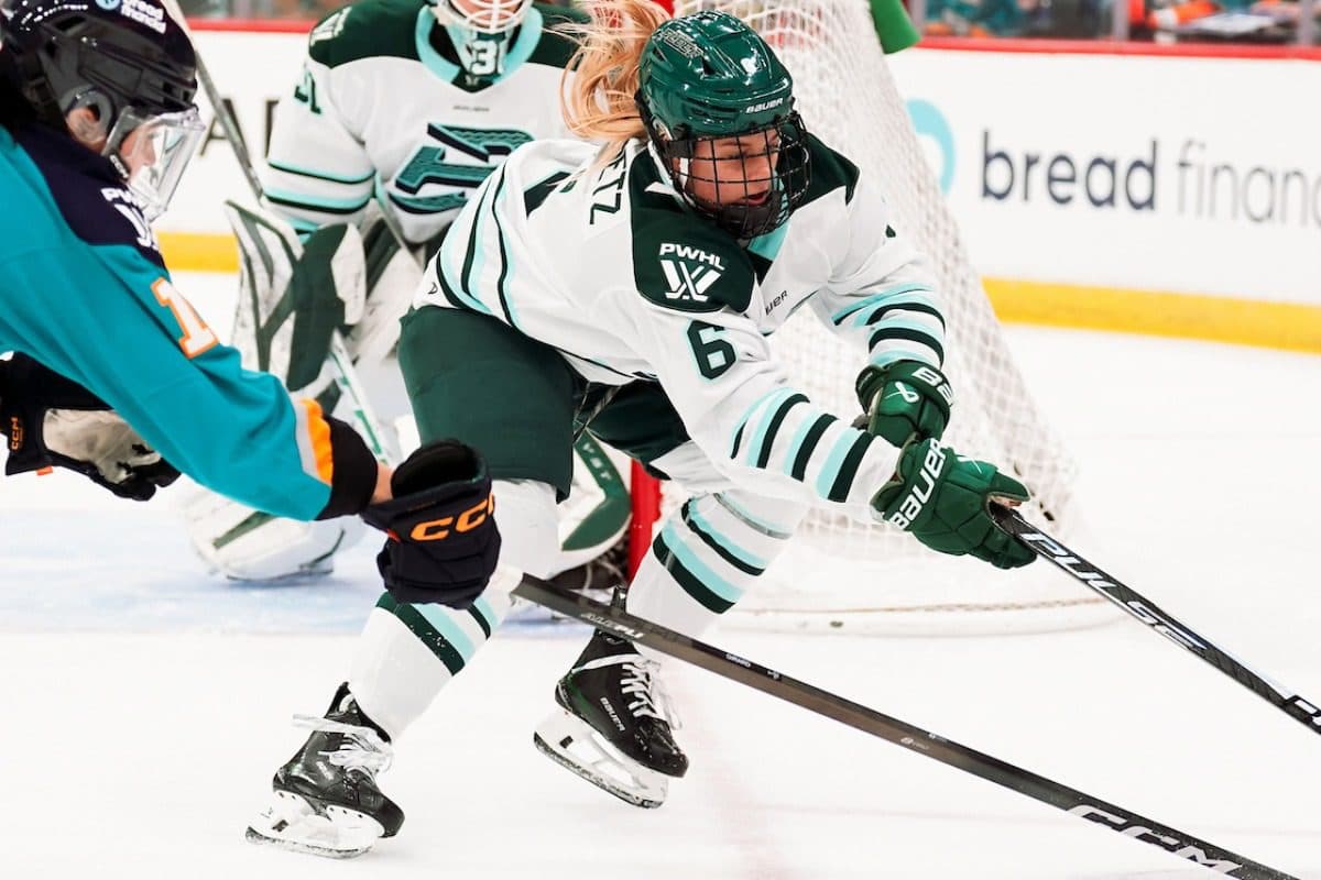 Boston Fleet defender Hadley Hartmetz