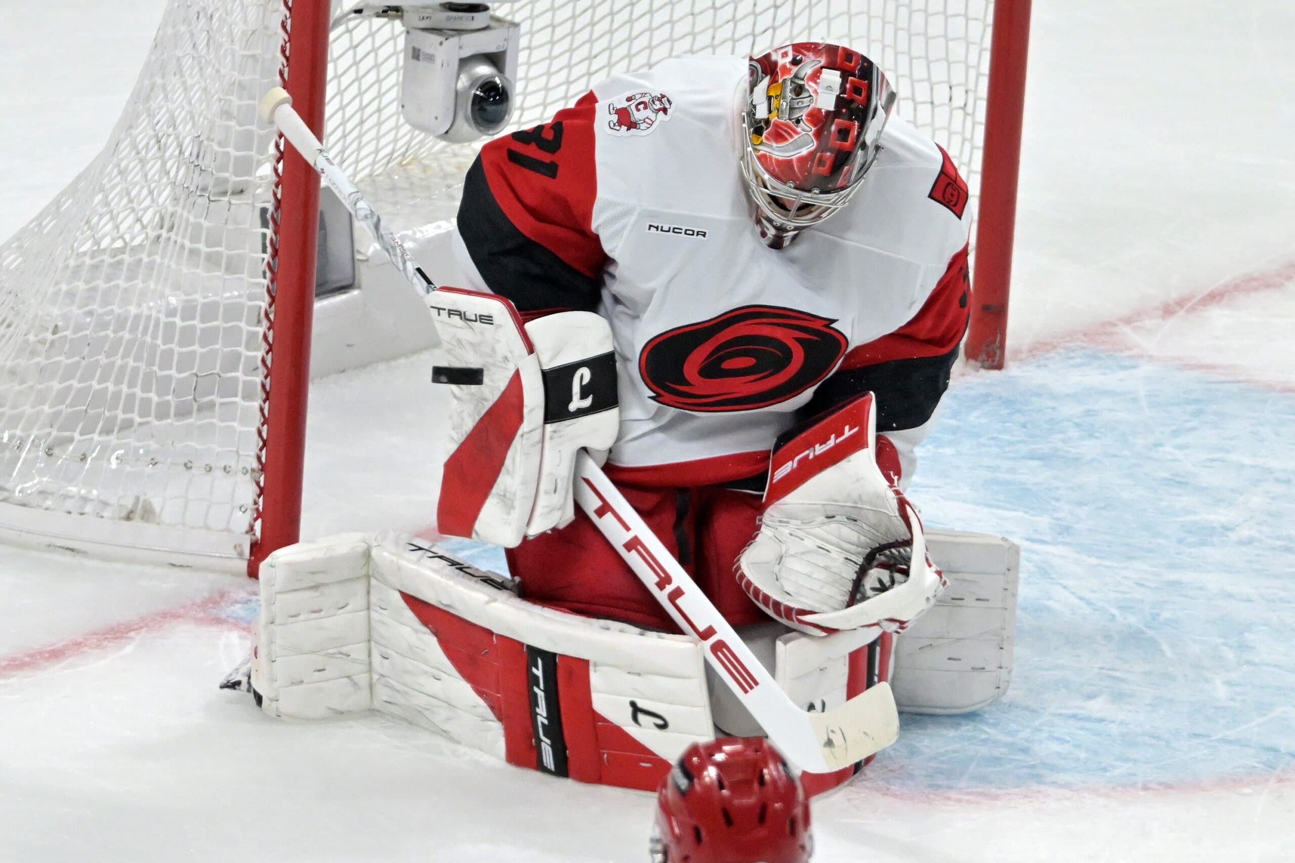 Andersen sets Hurricanes franchise playoff shutout record