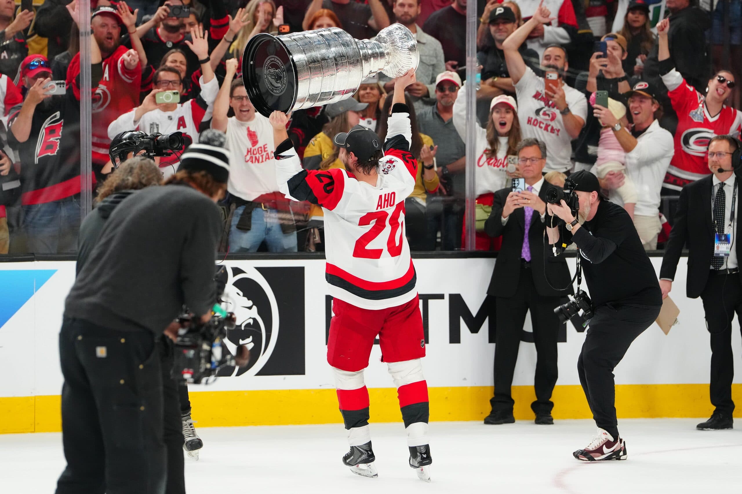 Hurricanes coach Brind’Amour tricked players into unknowingly practicing Stanley Cup lifts during workouts