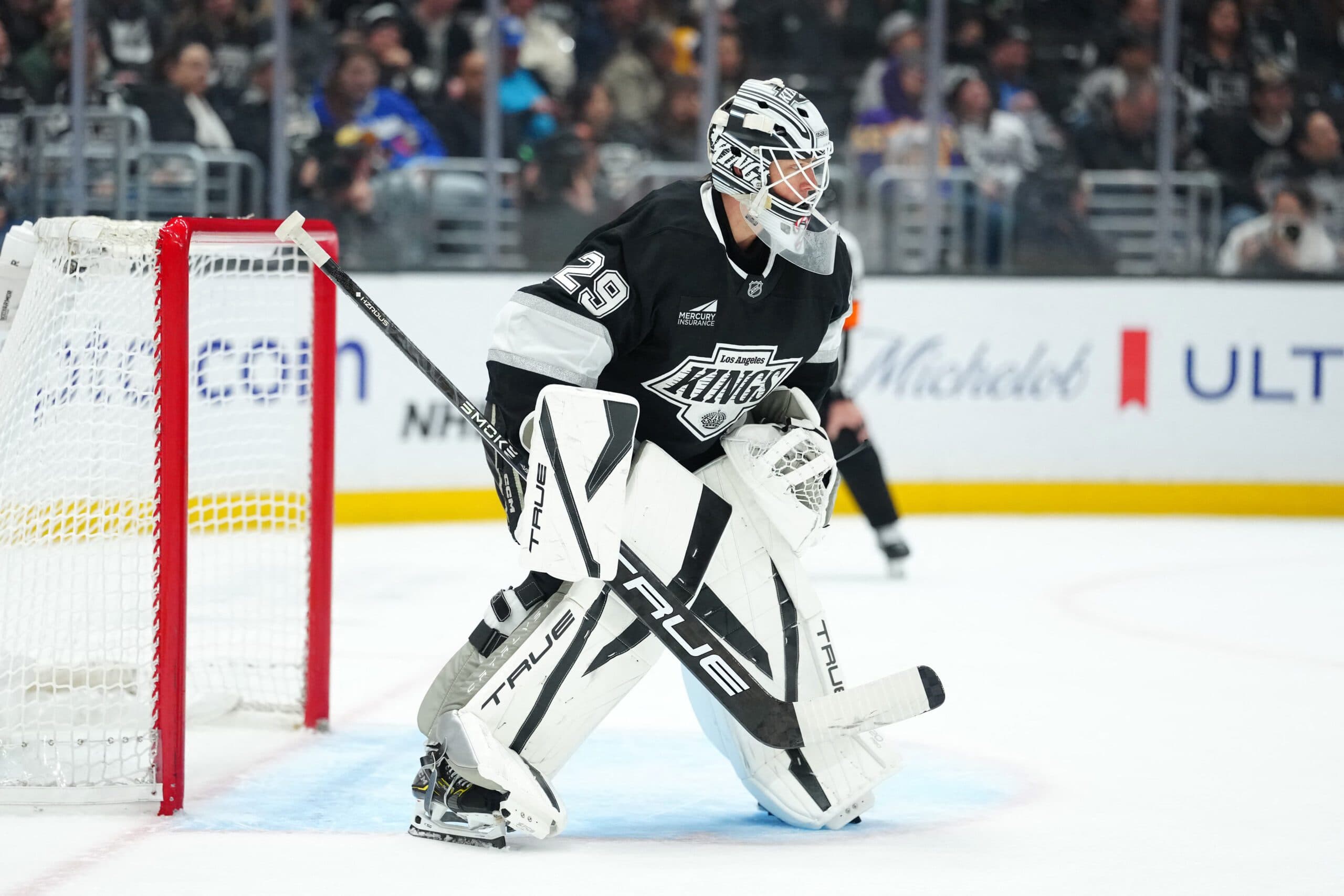 Blue Jackets sign Copley, Bezeau to one-year deals